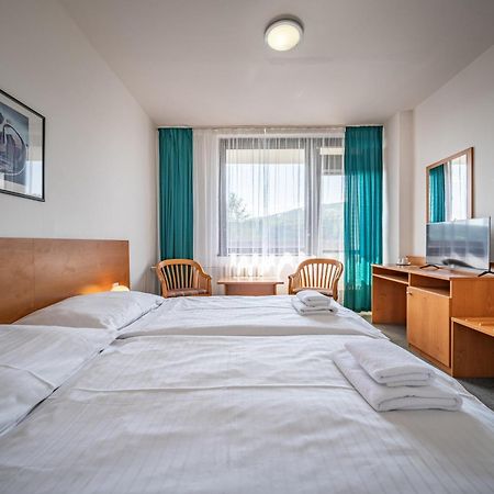 Hotel Adamantino Luhačovice Kültér fotó