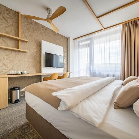 Hotel Adamantino Luhačovice Kültér fotó