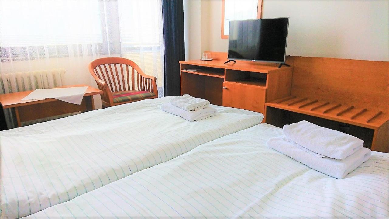 Hotel Adamantino Luhačovice Kültér fotó