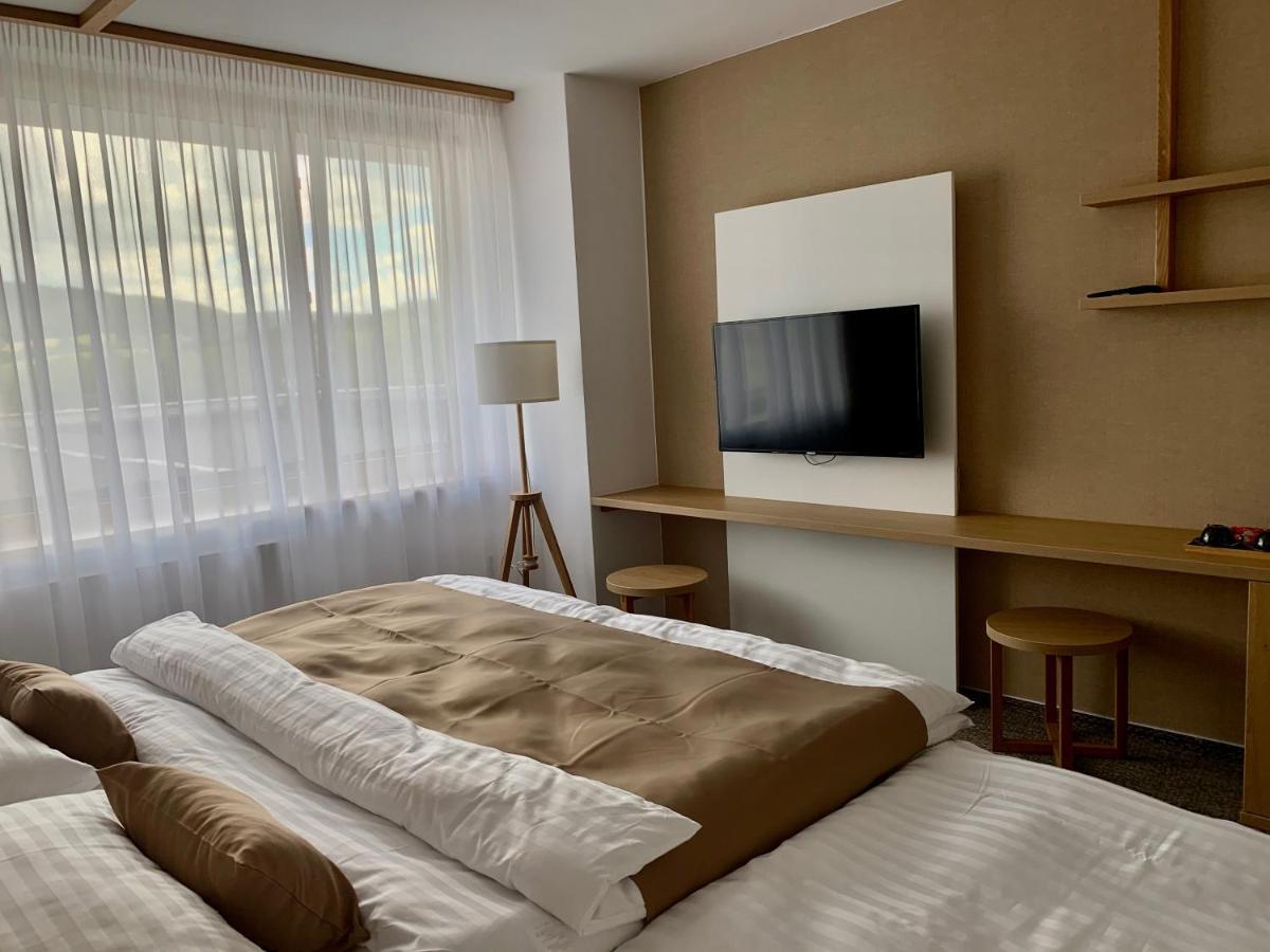 Hotel Adamantino Luhačovice Kültér fotó