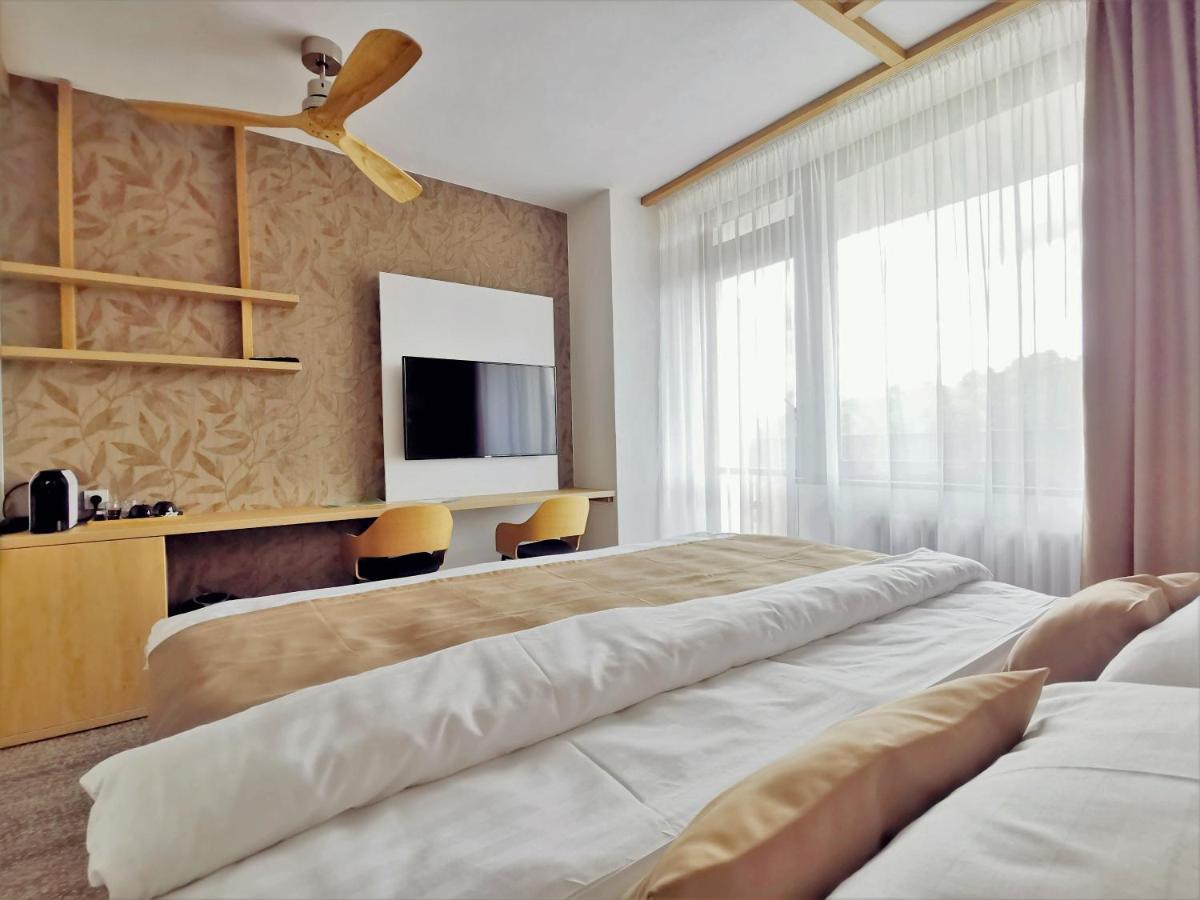 Hotel Adamantino Luhačovice Kültér fotó
