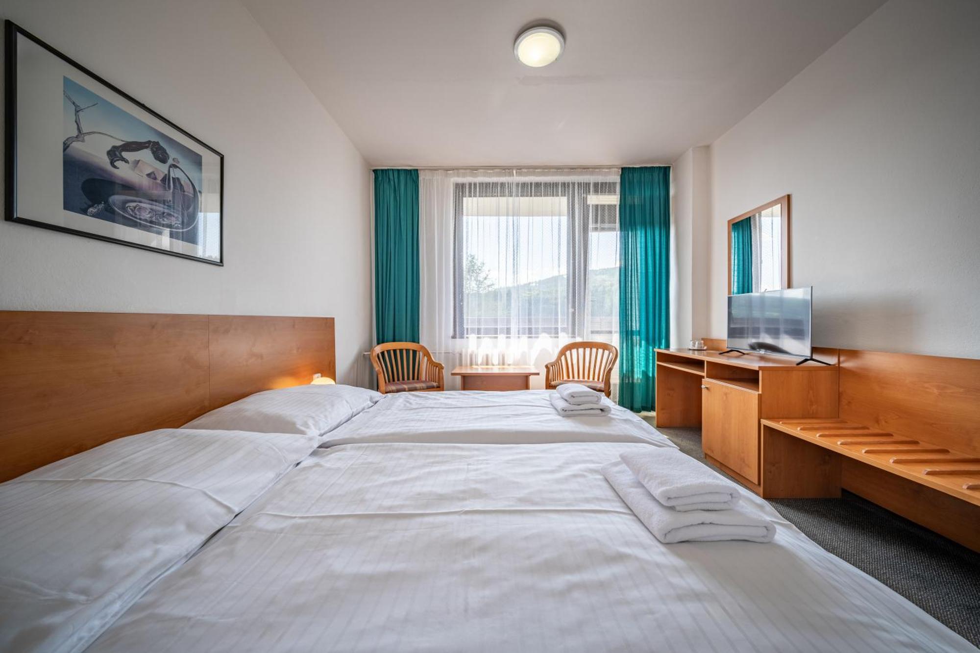 Hotel Adamantino Luhačovice Kültér fotó