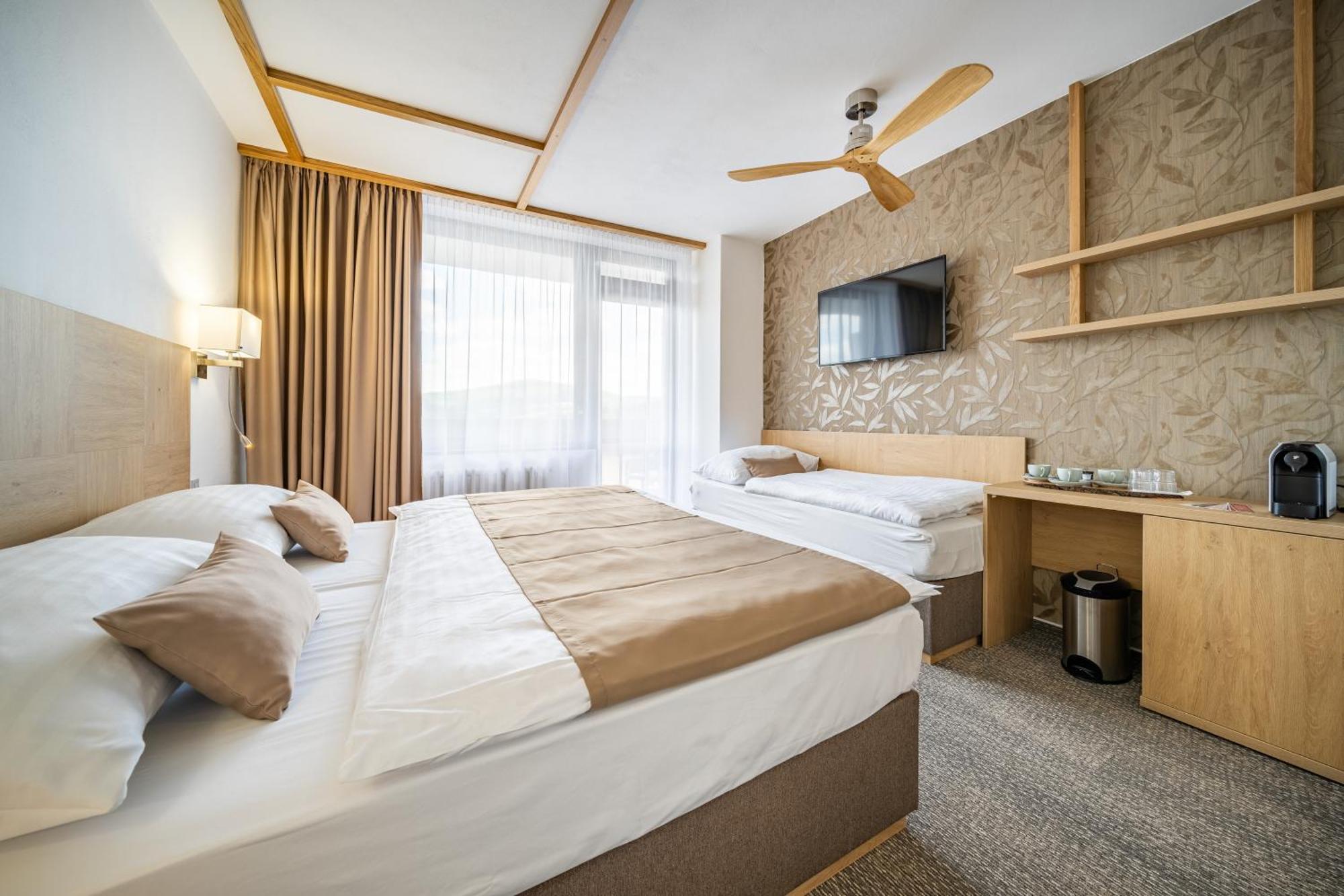 Hotel Adamantino Luhačovice Kültér fotó