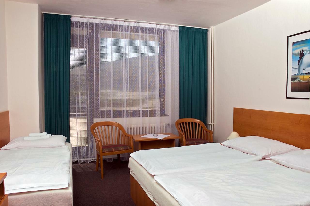 Hotel Adamantino Luhačovice Kültér fotó